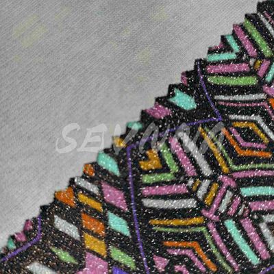 Encontre o tecido de tricô duplo perfeito para a fabricação de roupas